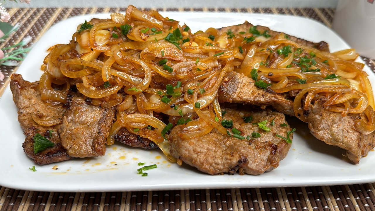 Bife acebolado na frigideira, fácil, prático e cheio de sabor para o ...