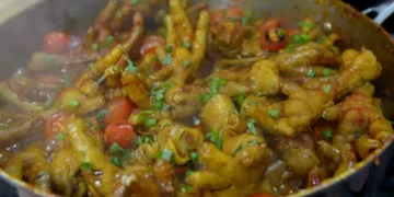 Pé de frango ao molho